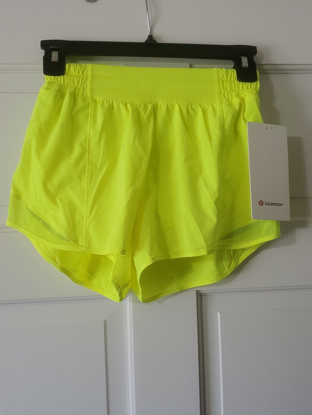 NWT Lululemon Hotty Hot LR 4in Highlighter Yellow Short Sz 4